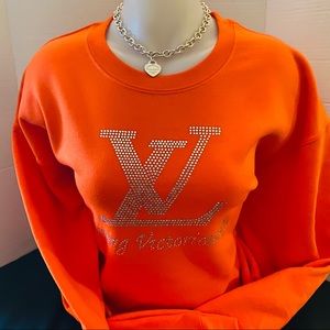 Lrg.- Rhinestone LIVING VICTORIOUSLY Sweatshirt